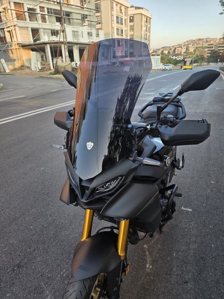 MOTOCAM Yamaha Tracer 9 GT Ön Cam 2021-2024 Model 61cm Siyah Renkli 4mm