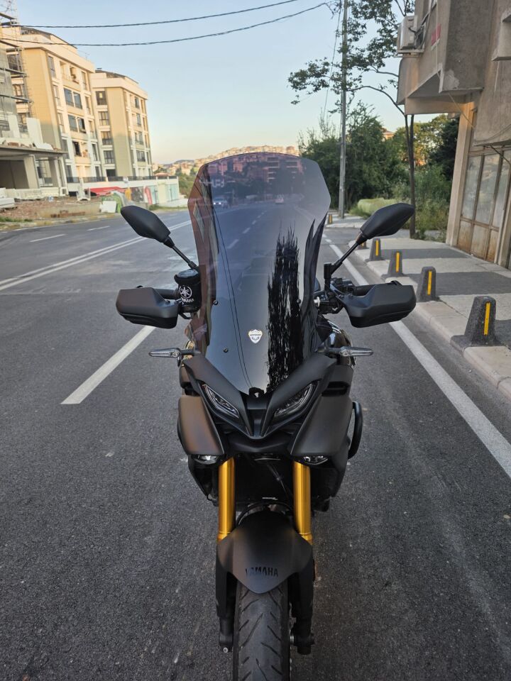 MOTOCAM Yamaha Tracer 9 GT Ön Cam 2021-2024 Model 61cm Siyah Renkli 4mm