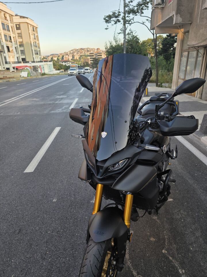 MOTOCAM Yamaha Tracer 9 GT Ön Cam 2021-2024 Model 61cm Siyah Renkli 4mm