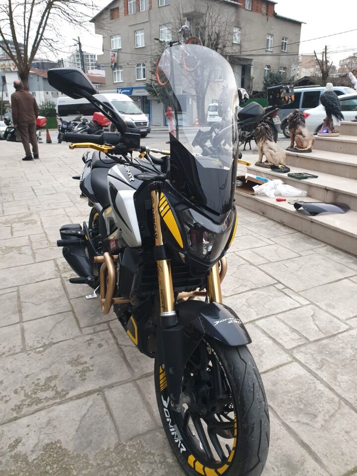 MOTOCAM Bajaj Dominar 250 Ön Cam 2017-2026-2026 Model 58cm Şeffaf Renkli 4mm
