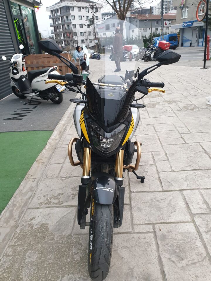 MOTOCAM Bajaj Dominar 250 Ön Cam 2017-2026-2026 Model 58cm Şeffaf Renkli 4mm