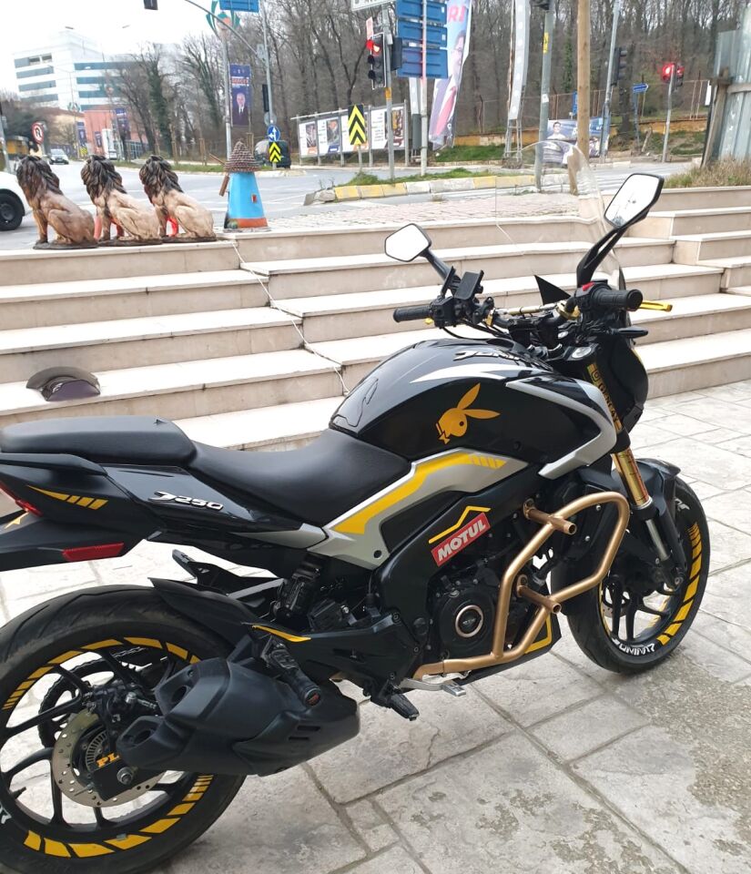 MOTOCAM Bajaj Dominar 250 Ön Cam 2017-2026-2026 Model 58cm Şeffaf Renkli 4mm