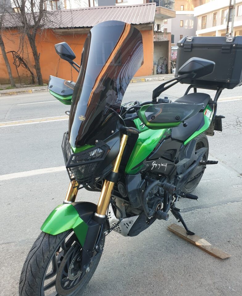 MOTOCAM Bajaj Dominar 400 Ön Cam 2017-2026-2026 Model 58cm Siyah Renkli 4mm