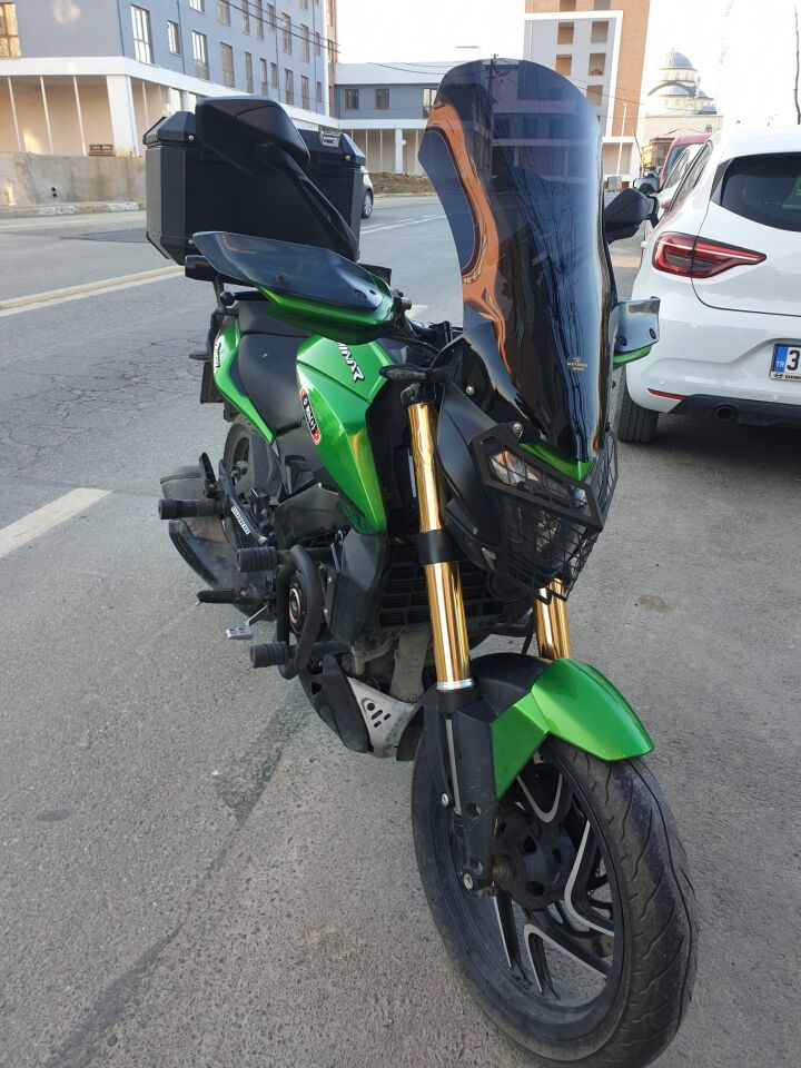 MOTOCAM Bajaj Dominar 400 Ön Cam 2017-2026-2026 Model 58cm Siyah Renkli 4mm