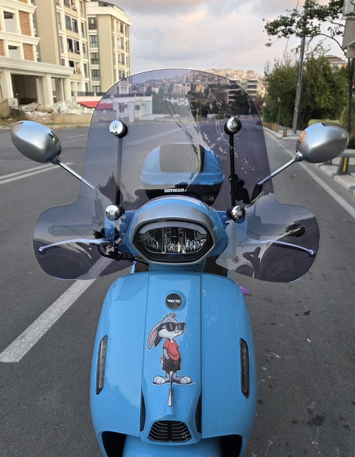 MOTOCAM RKS LT 50 PRO Ön Cam 2023-2026 Model 45cm Füme Renkli 4mm Elcikli APARATSIZ