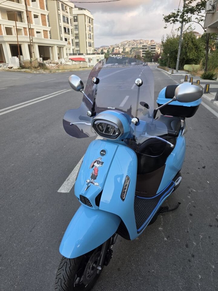 MOTOCAM RKS LT 50 PRO Ön Cam 2023-2026 Model 45cm Füme Renkli 4mm Elcikli APARATSIZ