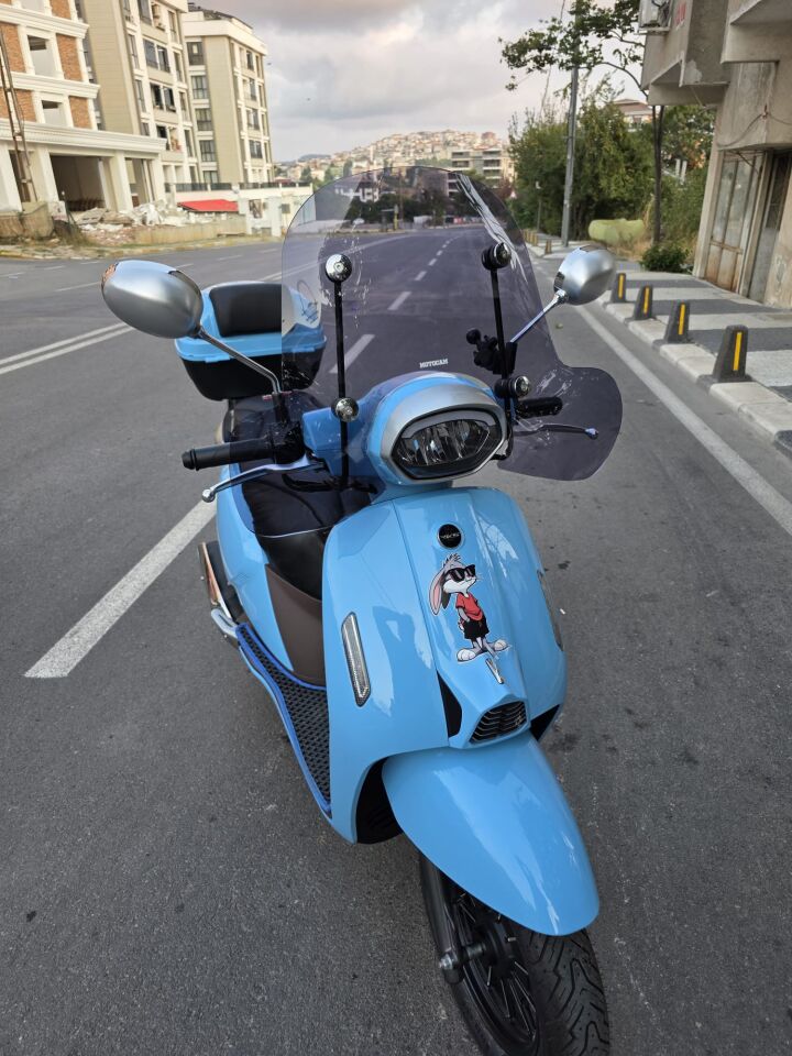 MOTOCAM RKS LT 50 PRO Ön Cam 2023-2026 Model 45cm Füme Renkli 4mm Elcikli APARATSIZ