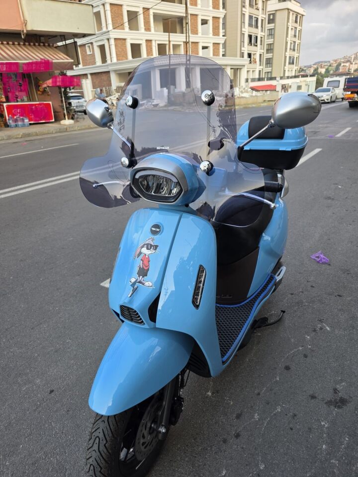 MOTOCAM RKS LT 50 PRO Ön Cam 2023-2026 Model 45cm Füme Renkli 4mm Elcikli APARATSIZ