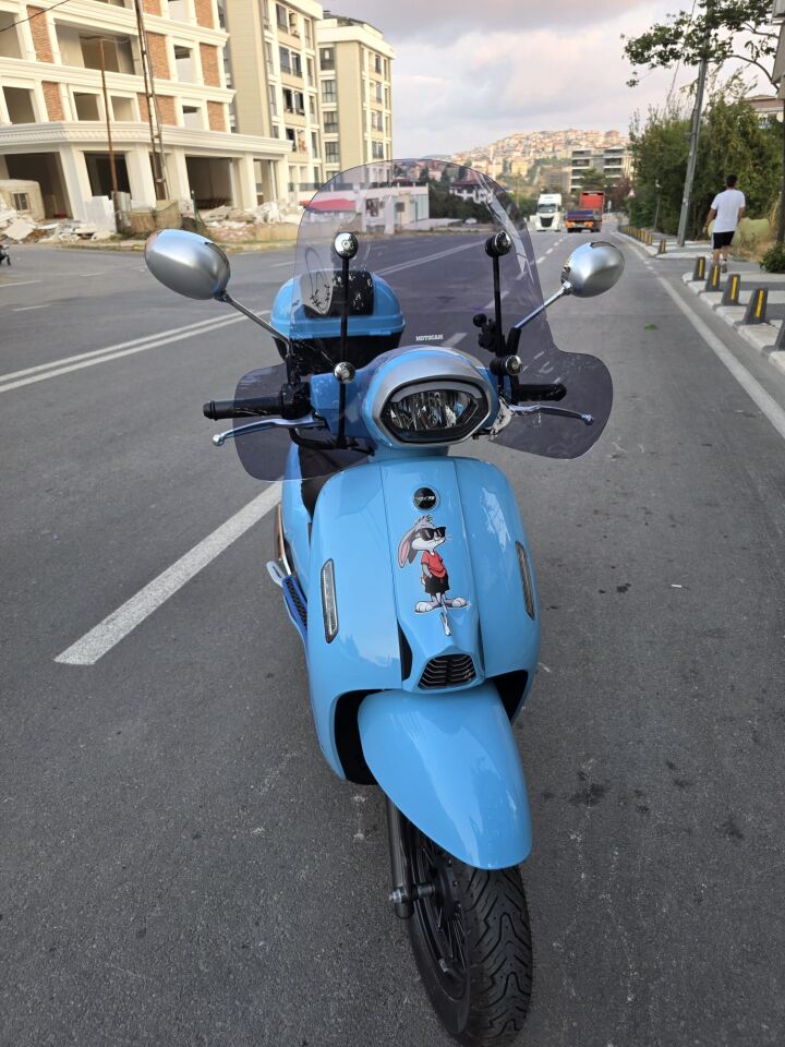 MOTOCAM RKS LT 50 PRO Ön Cam 2023-2026 Model 45cm Füme Renkli 4mm Elcikli APARATSIZ