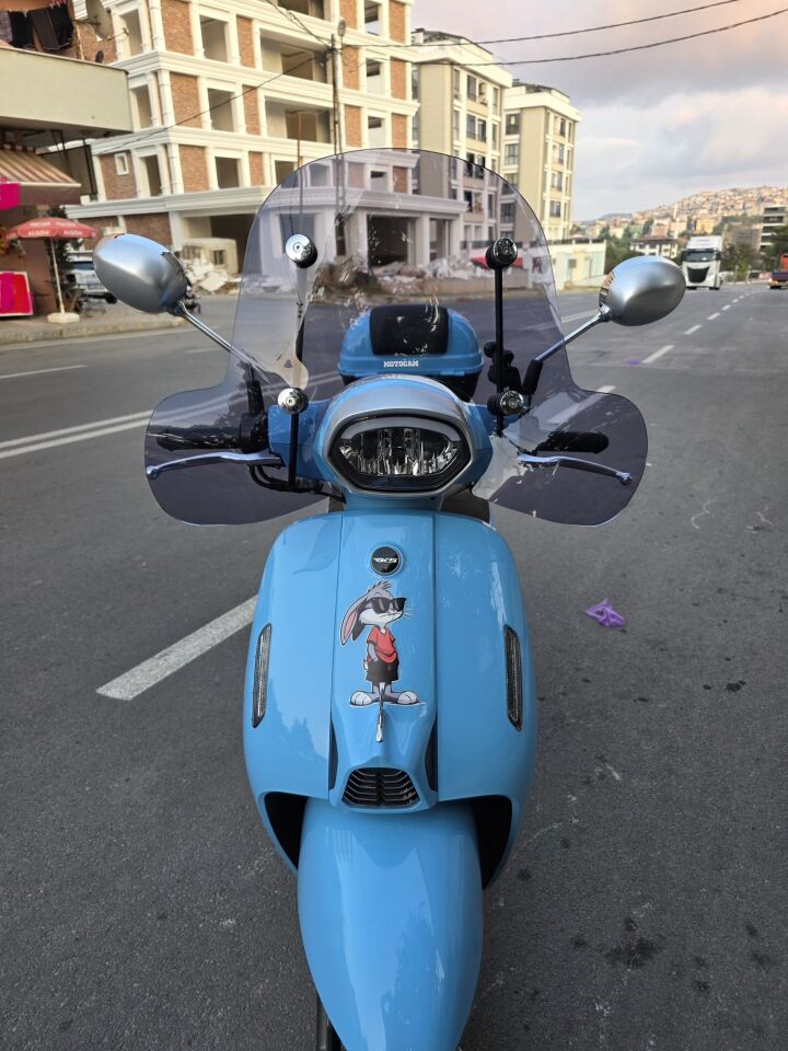 MOTOCAM RKS LT 50 PRO Ön Cam 2023-2026 Model 45cm Füme Renkli 4mm Elcikli APARATSIZ