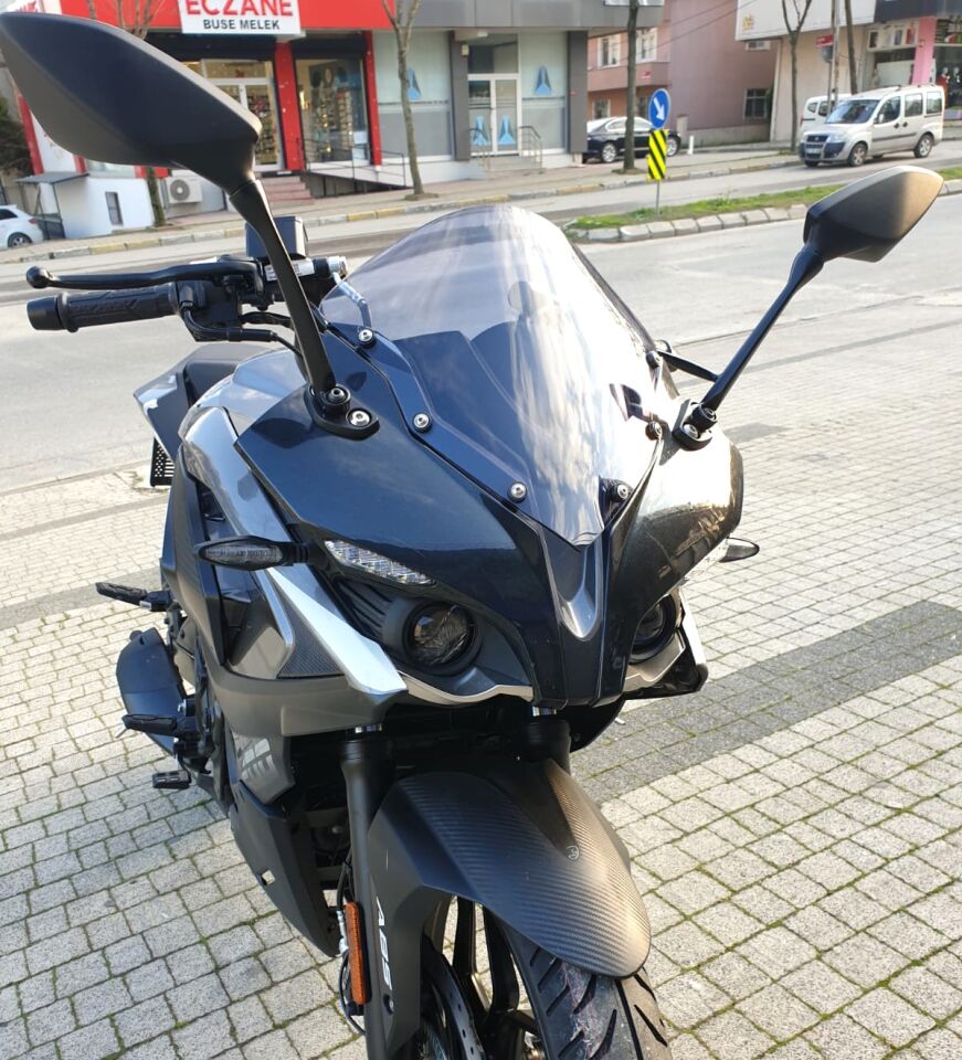 MOTOCAM Bajaj Pulsar RS 200 Ön Cam 2015-2026-2026 Model 33cm Füme Renkli 4mm SPORTİF