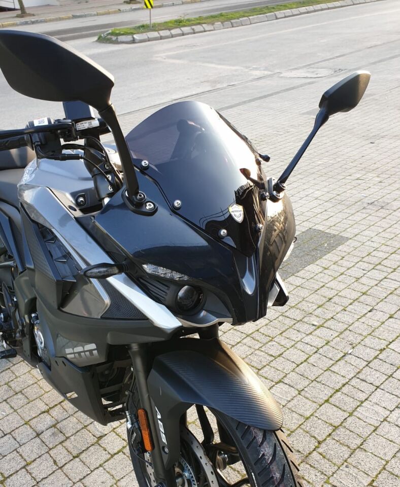 MOTOCAM Bajaj Pulsar RS 200 Ön Cam 2015-2026-2026 Model 33cm Siyah Renkli 4mm SPORTİF