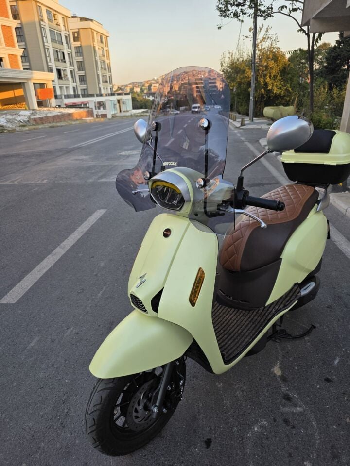 MOTOCAM RKS LT 50 PRO Ön Cam 2023-2026 Model 51cm Füme Renkli 4mm Elcikli APARATSIZ