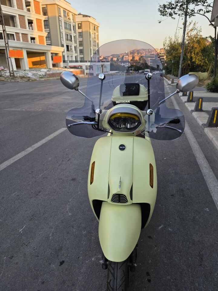 MOTOCAM RKS LT 50 PRO Ön Cam 2023-2026 Model 51cm Füme Renkli 4mm Elcikli APARATSIZ