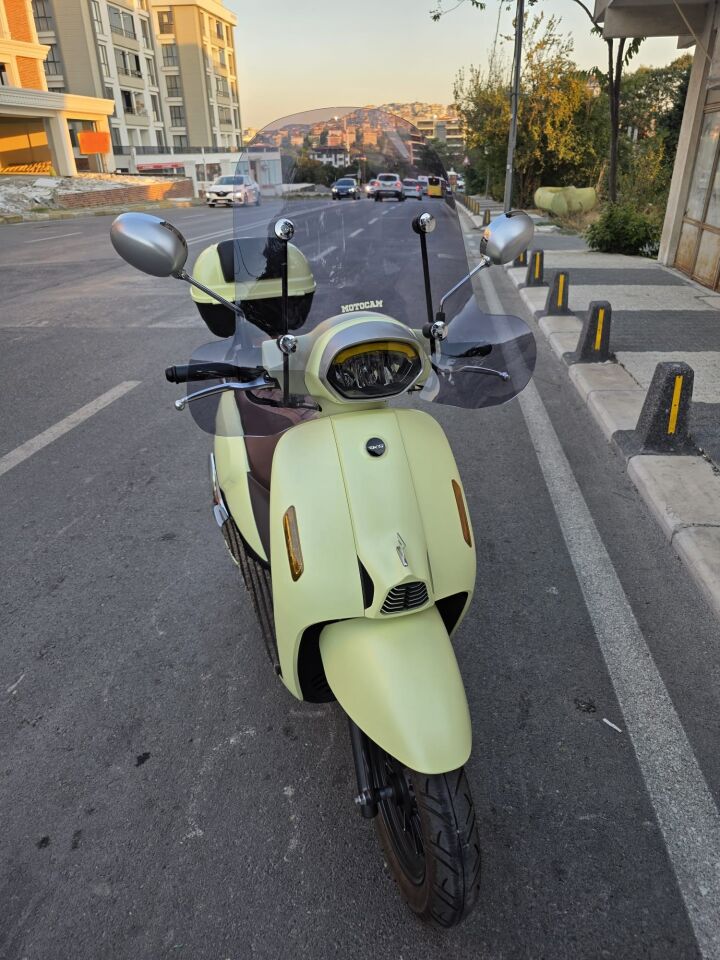 MOTOCAM RKS LT 50 PRO Ön Cam 2023-2026 Model 51cm Füme Renkli 4mm Elcikli APARATSIZ