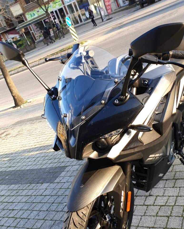 MOTOCAM Bajaj Pulsar RS 200 Ön Cam 2015-2026-2026 Model 33cm Şeffaf Renkli 4mm SPORTİF