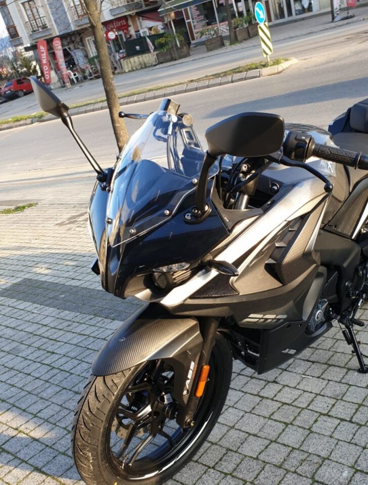 MOTOCAM Bajaj Pulsar RS 200 Ön Cam 2015-2026-2026 Model 33cm Şeffaf Renkli 4mm SPORTİF