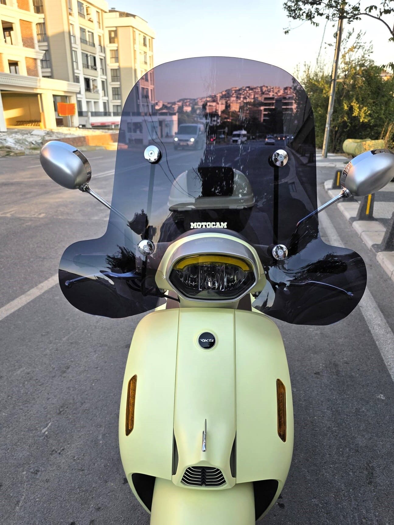 MOTOCAM RKS LT 50 PRO Ön Cam 2023-2026 Model 51cm Siyah Renkli 4mm Elcikli APARATSIZ