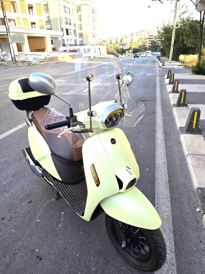 MOTOCAM RKS LT 50 PRO Ön Cam 2023-2026 Model 51cm Şeffaf Renkli 4mm Elcikli APARATSIZ