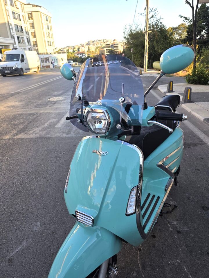 MOTOCAM Skyjet Bellina Ön Cam 2024-2026 Model 37cm Füme Renkli 4mm APARATSIZ