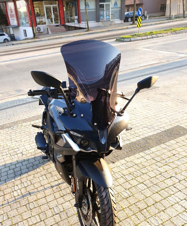 MOTOCAM Bajaj Pulsar RS 200 Ön Cam 2015-2026-2026 Model 56cm Siyah Renkli 4mm UZUN CAM