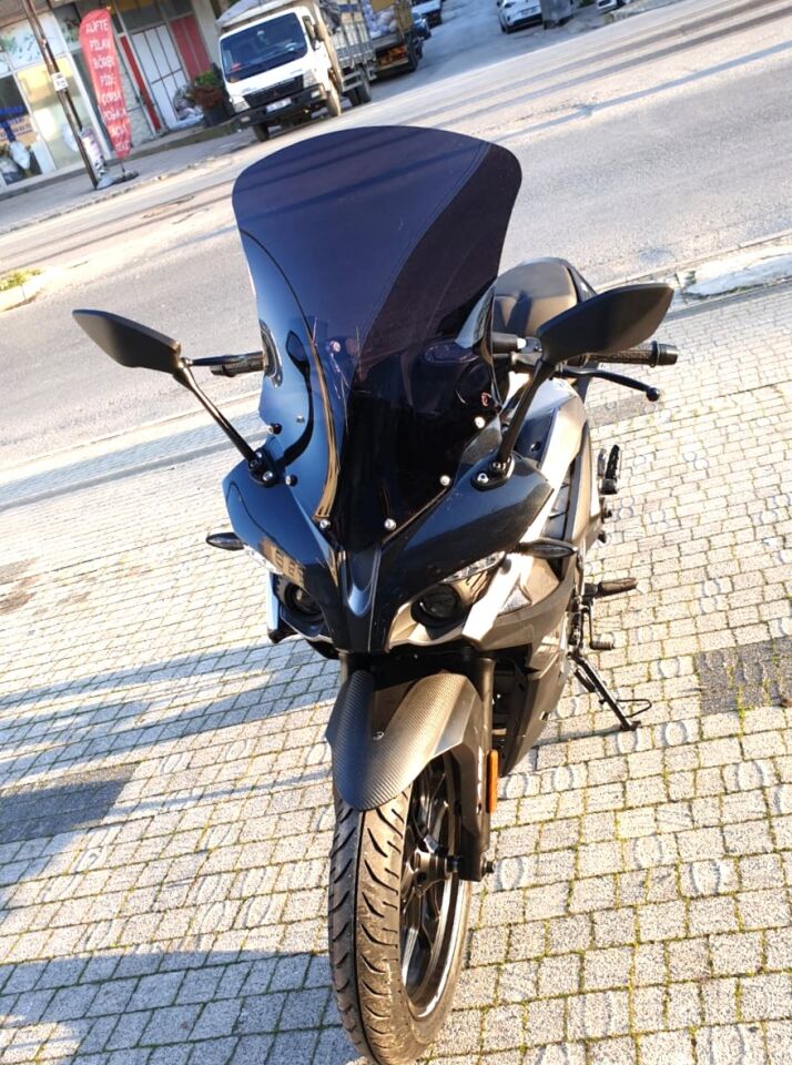 MOTOCAM Bajaj Pulsar RS 200 Ön Cam 2015-2026-2026 Model 56cm Siyah Renkli 4mm UZUN CAM