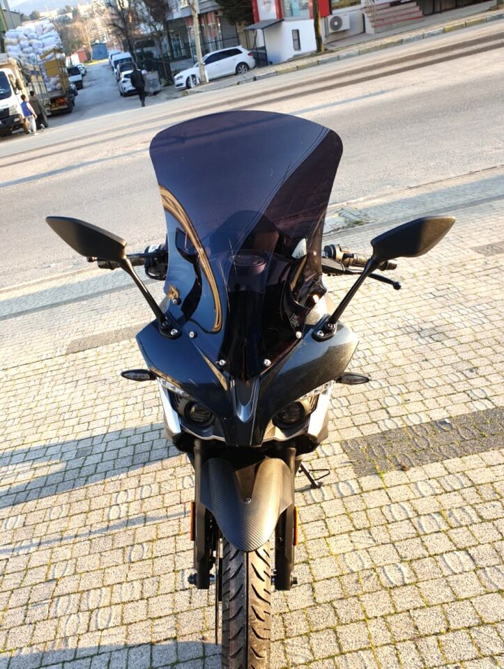 MOTOCAM Bajaj Pulsar RS 200 Ön Cam 2015-2026-2026 Model 56cm Siyah Renkli 4mm UZUN CAM