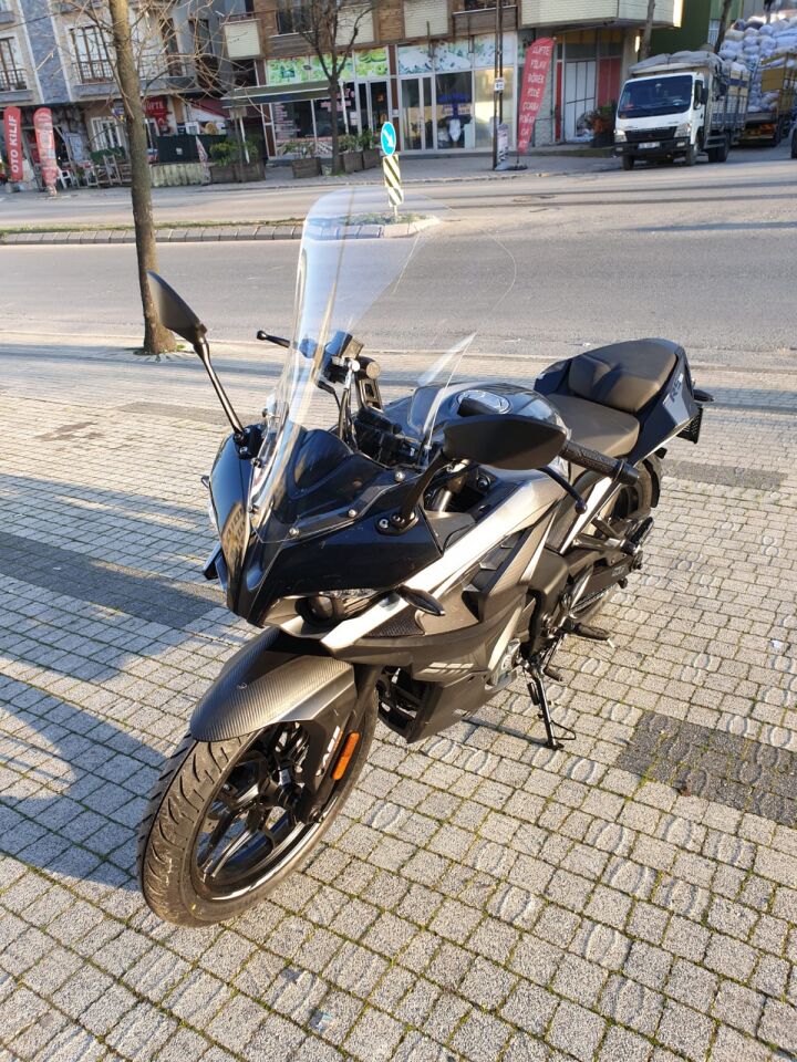 MOTOCAM Bajaj Pulsar RS 200 Ön Cam 2015-2026-2026 Model 56cm Şeffaf Renkli 4mm UZUN CAM