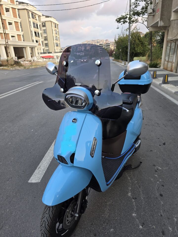 MOTOCAM RKS LTR 125 Ön Cam 2023-2026 Model 45cm Siyah Renkli 4mm Elcikli APARATSIZ