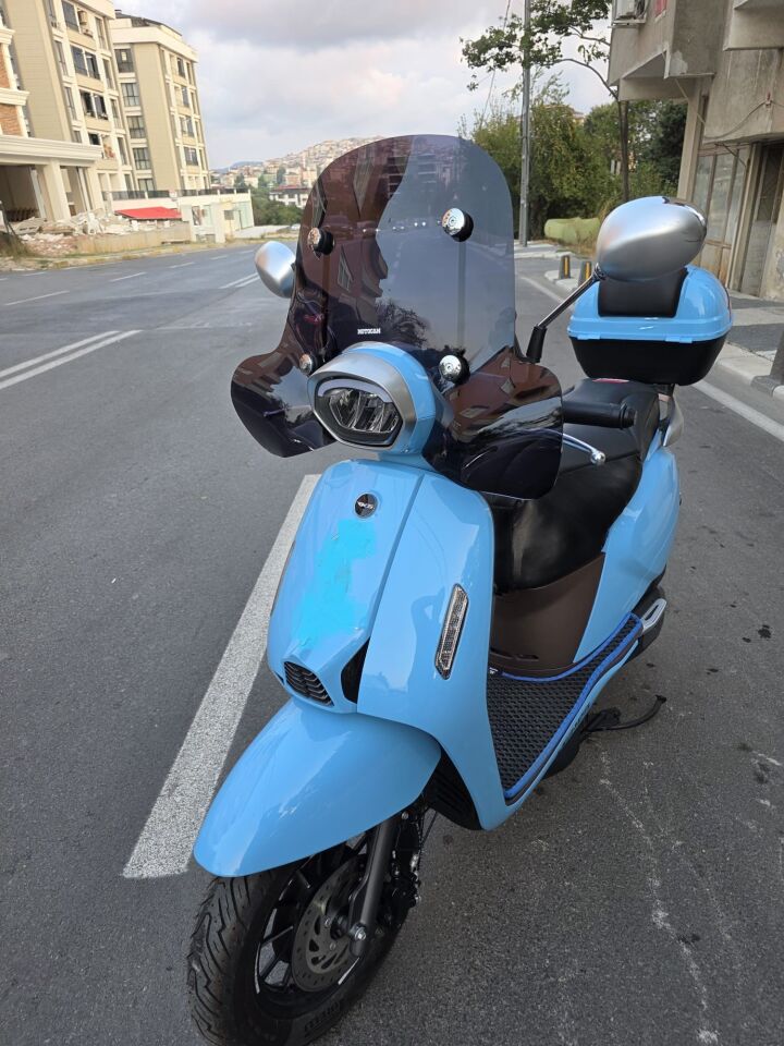 MOTOCAM RKS LTR 125 Ön Cam 2023-2026 Model 45cm Siyah Renkli 4mm Elcikli APARATSIZ