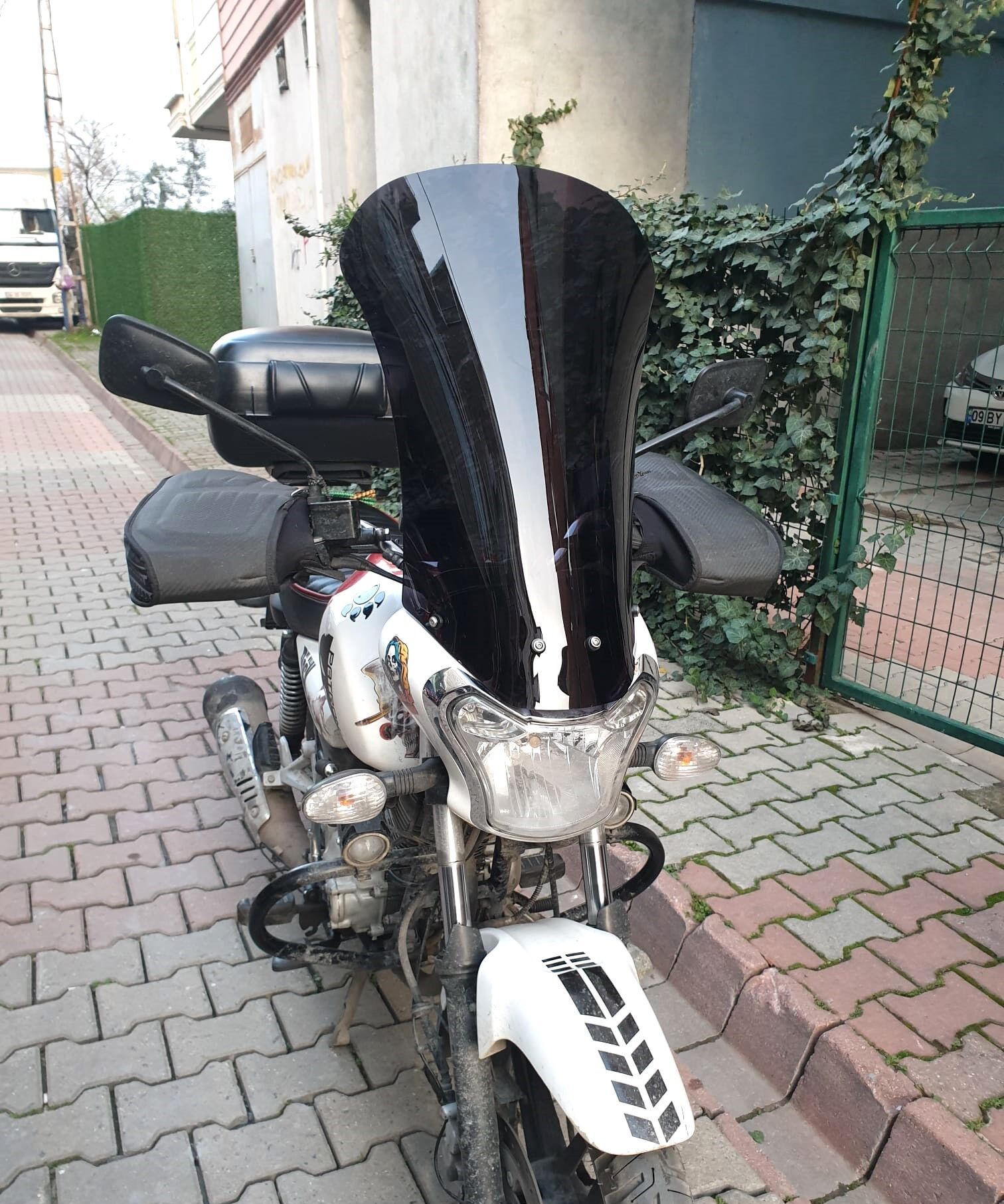 MOTOCAM Bajaj V15 Ön Cam 2017-2018 Model 57cm Siyah Renkli 4mm