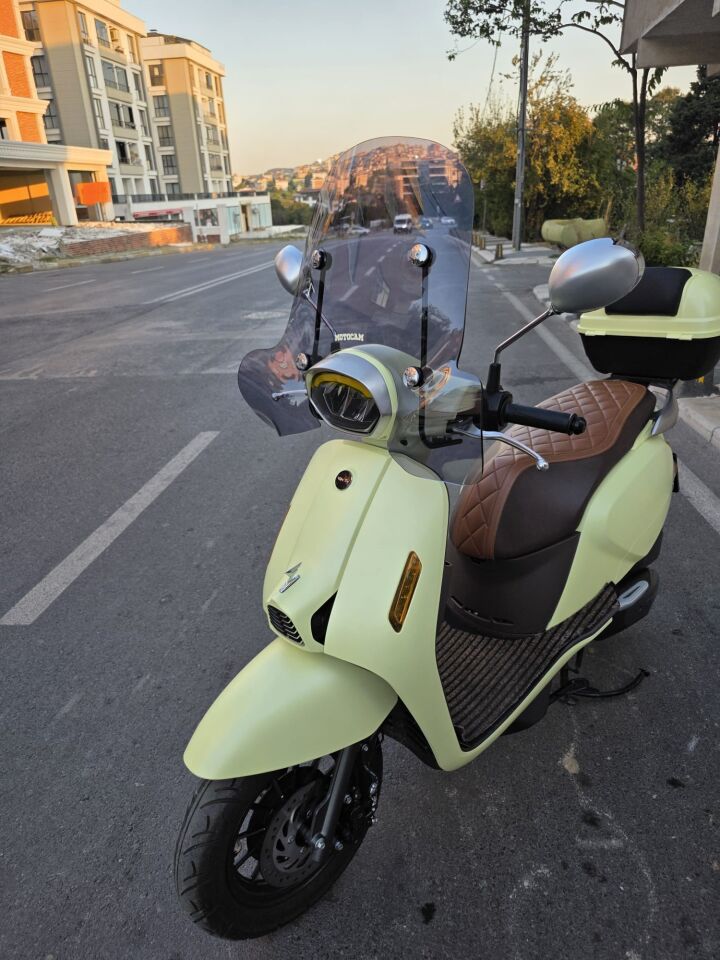 MOTOCAM RKS LTR 125 Ön Cam 2023-2026 Model 51cm Füme Renkli 4mm Elcikli APARATSIZ