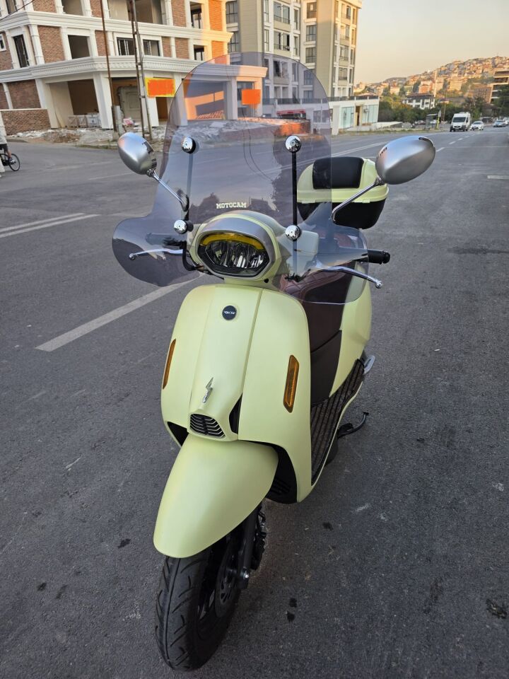 MOTOCAM RKS LTR 125 Ön Cam 2023-2026 Model 51cm Füme Renkli 4mm Elcikli APARATSIZ