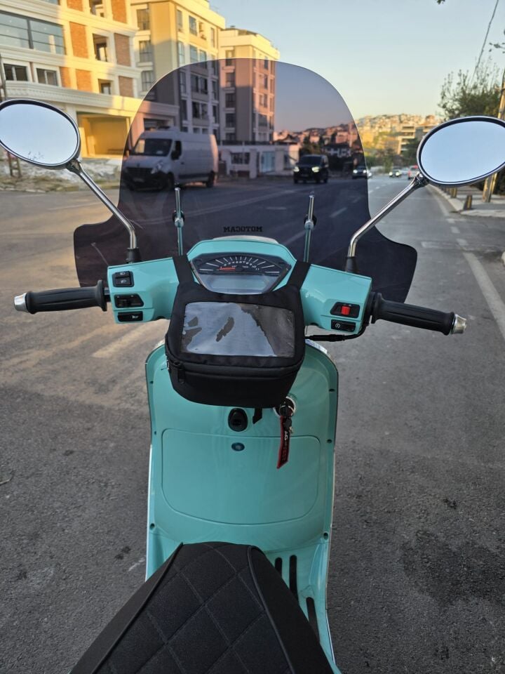 MOTOCAM Skyjet Bellina Ön Cam 2024-2026 Model 41cm Siyah Renkli 4mm Elcikli APARATSIZ