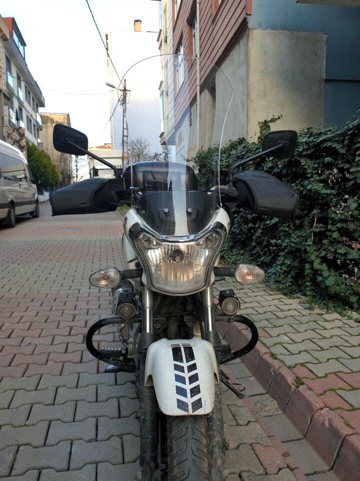 MOTOCAM Bajaj V15 Ön Cam 2017-2018 Model 57cm Şeffaf Renkli 4mm