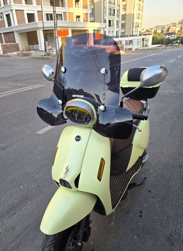 MOTOCAM RKS LTR 125 Ön Cam 2023-2026 Model 51cm Siyah Renkli 4mm Elcikli APARATSIZ