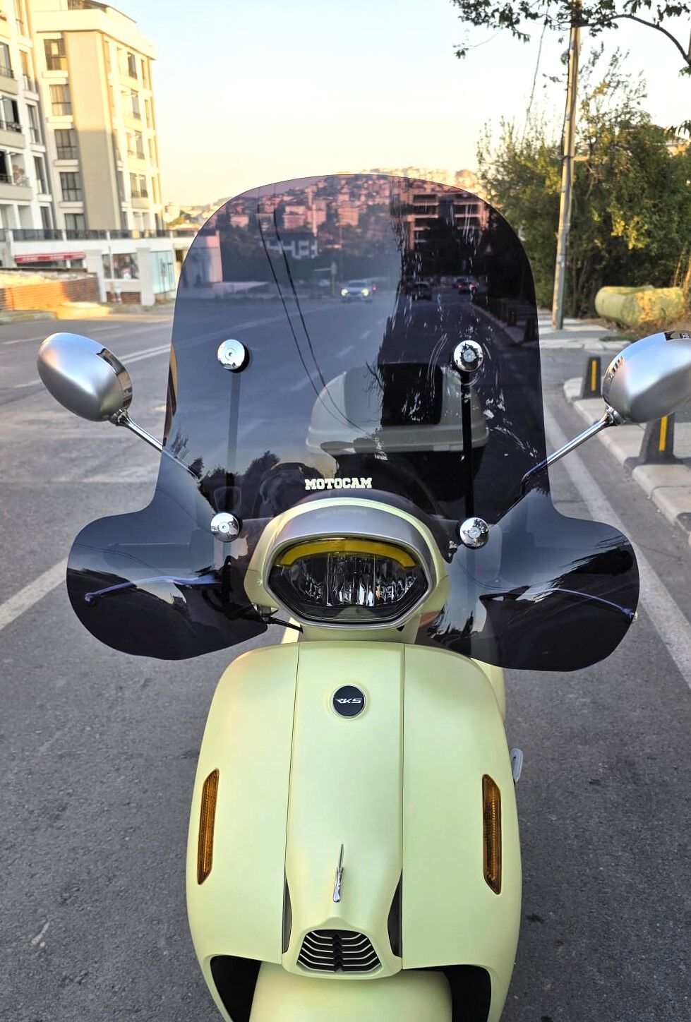 MOTOCAM RKS LTR 125 Ön Cam 2023-2026 Model 51cm Siyah Renkli 4mm Elcikli APARATSIZ