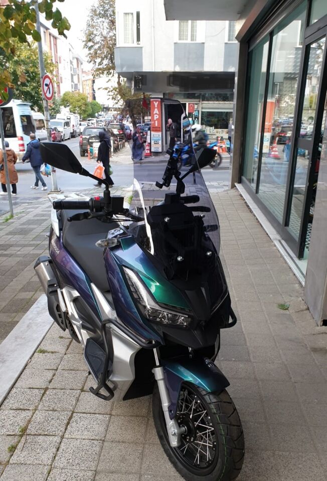 MOTOCAM Barossa ADV 125 Ön Cam 2025-2026 Model 57cm Füme Renkli 4mm SPORTİF