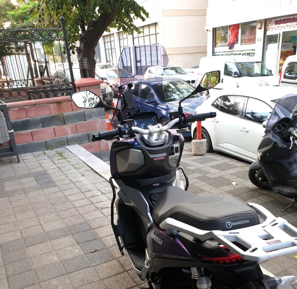 MOTOCAM Barossa ADV 125 Ön Cam 2025-2026 Model 57cm Füme Renkli 4mm SPORTİF