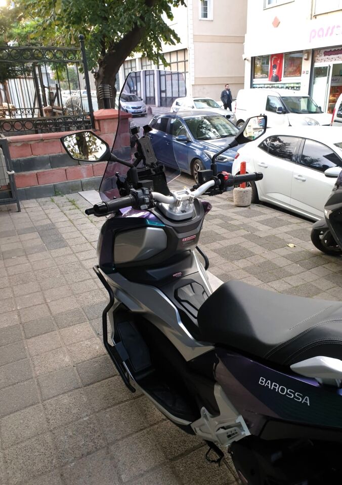 MOTOCAM Barossa ADV 125 Ön Cam 2025-2026 Model 57cm Füme Renkli 4mm SPORTİF