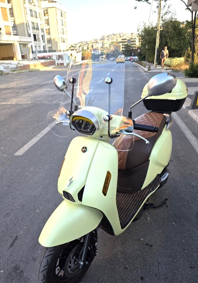 MOTOCAM RKS LTR 125 Ön Cam 2023-2026 Model 51cm Şeffaf Renkli 4mm Elcikli APARATSIZ