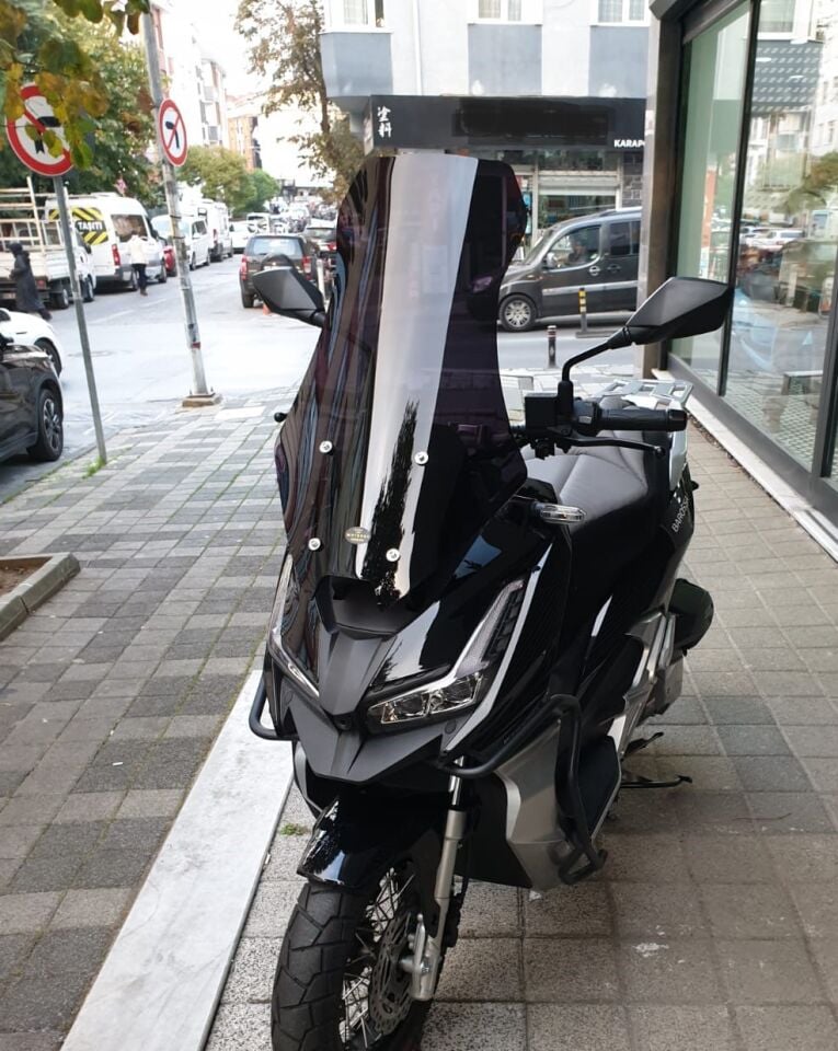 MOTOCAM Barossa ADV 125 Ön Cam 2025-2026 Model 57cm Siyah Renkli 4mm SPORTİF