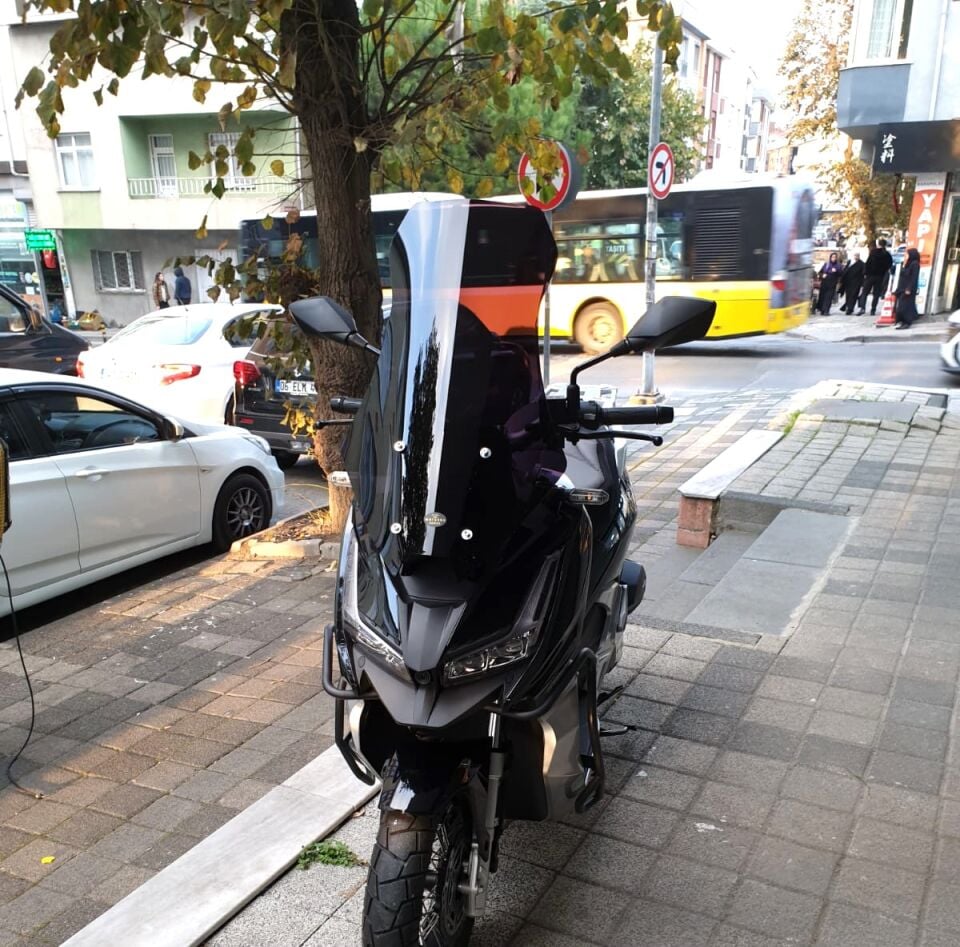 MOTOCAM Barossa ADV 125 Ön Cam 2025-2026 Model 57cm Siyah Renkli 4mm SPORTİF