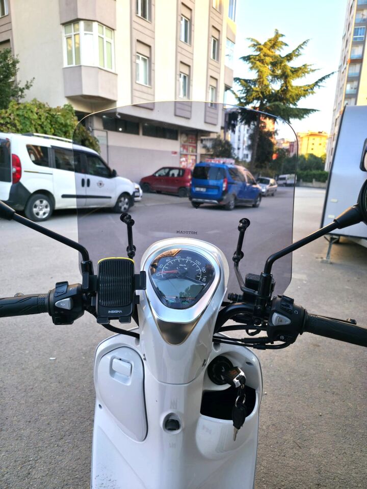 MOTOCAM Rks Neon 125 Ön Cam 2023-2026 Model 44cm Füme Renkli 4mm APARATSIZ