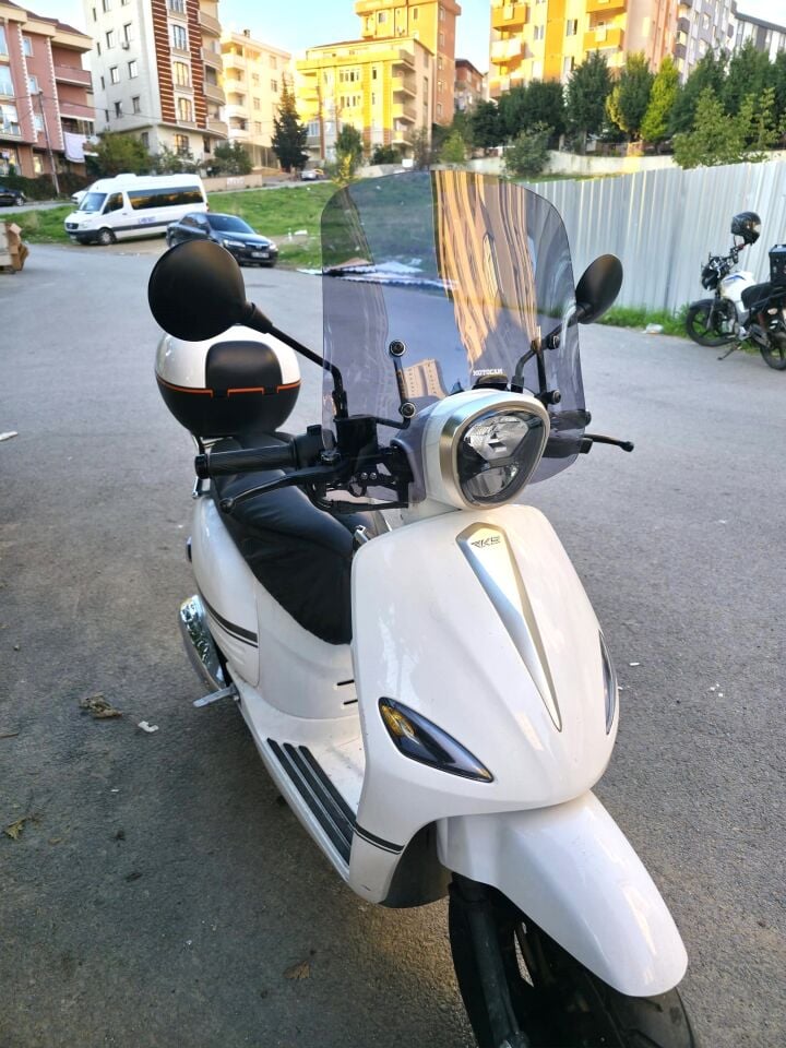 MOTOCAM Rks Neon 125 Ön Cam 2023-2026 Model 44cm Füme Renkli 4mm APARATSIZ