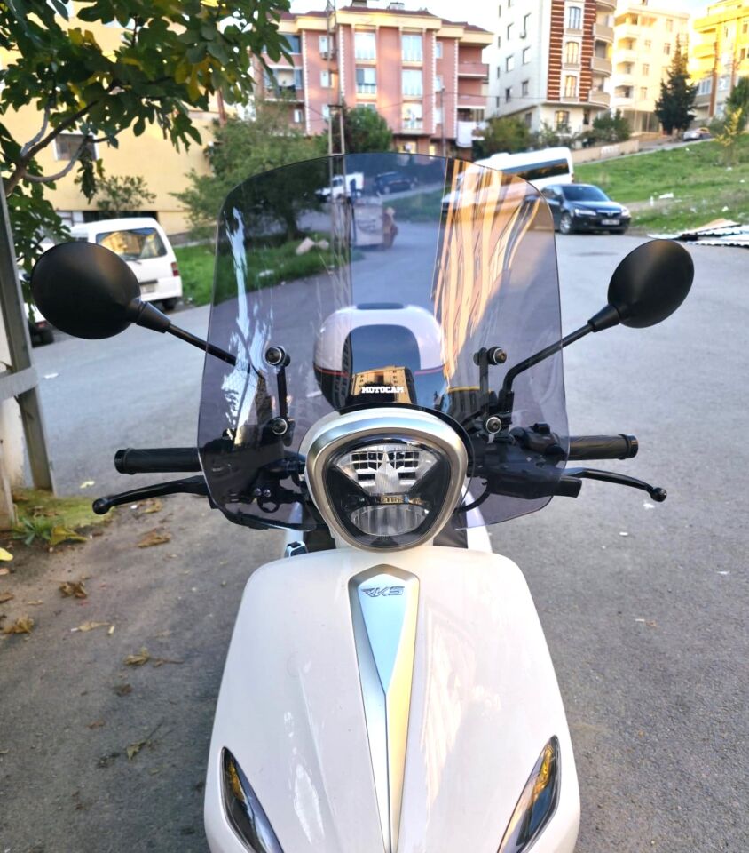 MOTOCAM Rks Neon 125 Ön Cam 2023-2026 Model 44cm Füme Renkli 4mm APARATSIZ