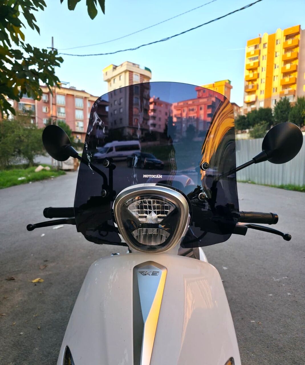 MOTOCAM Rks Neon 125 Ön Cam 2023-2026 Model 44cm Siyah Renkli 4mm APARATSIZ
