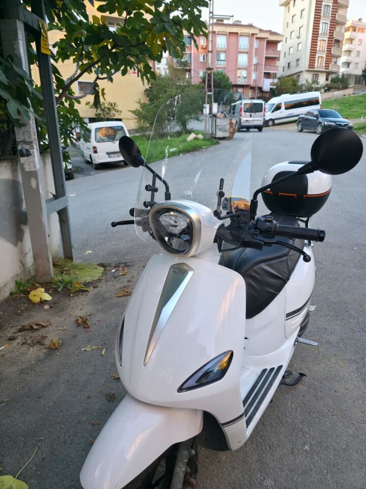 MOTOCAM Rks Neon 125 Ön Cam 2023-2026 Model 44cm Şeffaf Renkli 4mm APARATSIZ