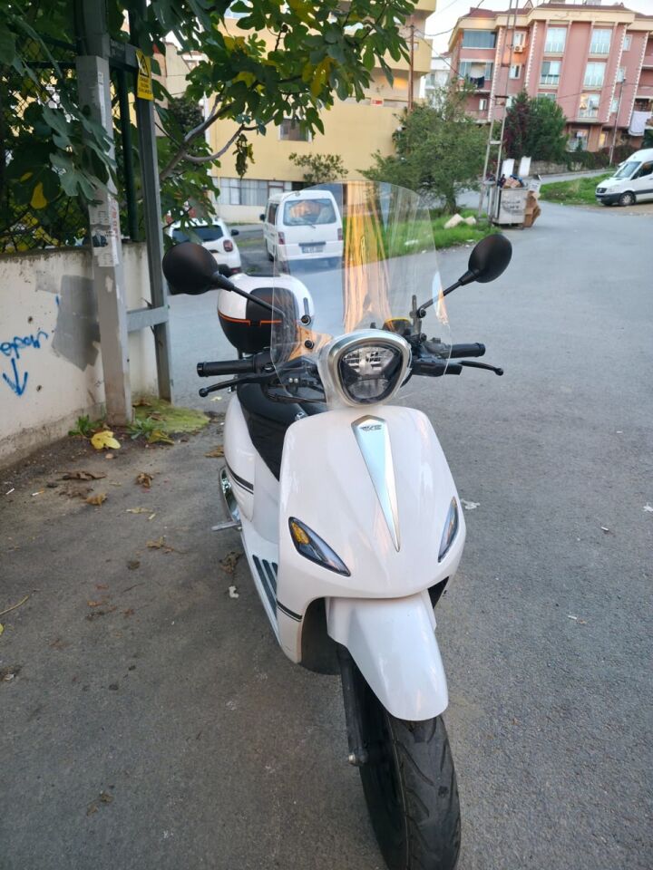 MOTOCAM Rks Neon 125 Ön Cam 2023-2026 Model 44cm Şeffaf Renkli 4mm APARATSIZ