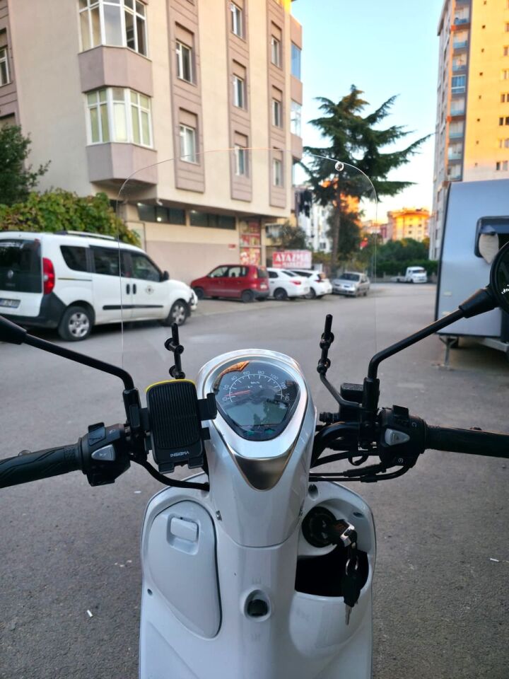 MOTOCAM Rks Neon 125 Ön Cam 2023-2026 Model 44cm Şeffaf Renkli 4mm APARATSIZ